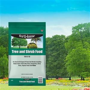 13864_Tree and Shrub Food 3.25 lb Bag Lifestyle Image